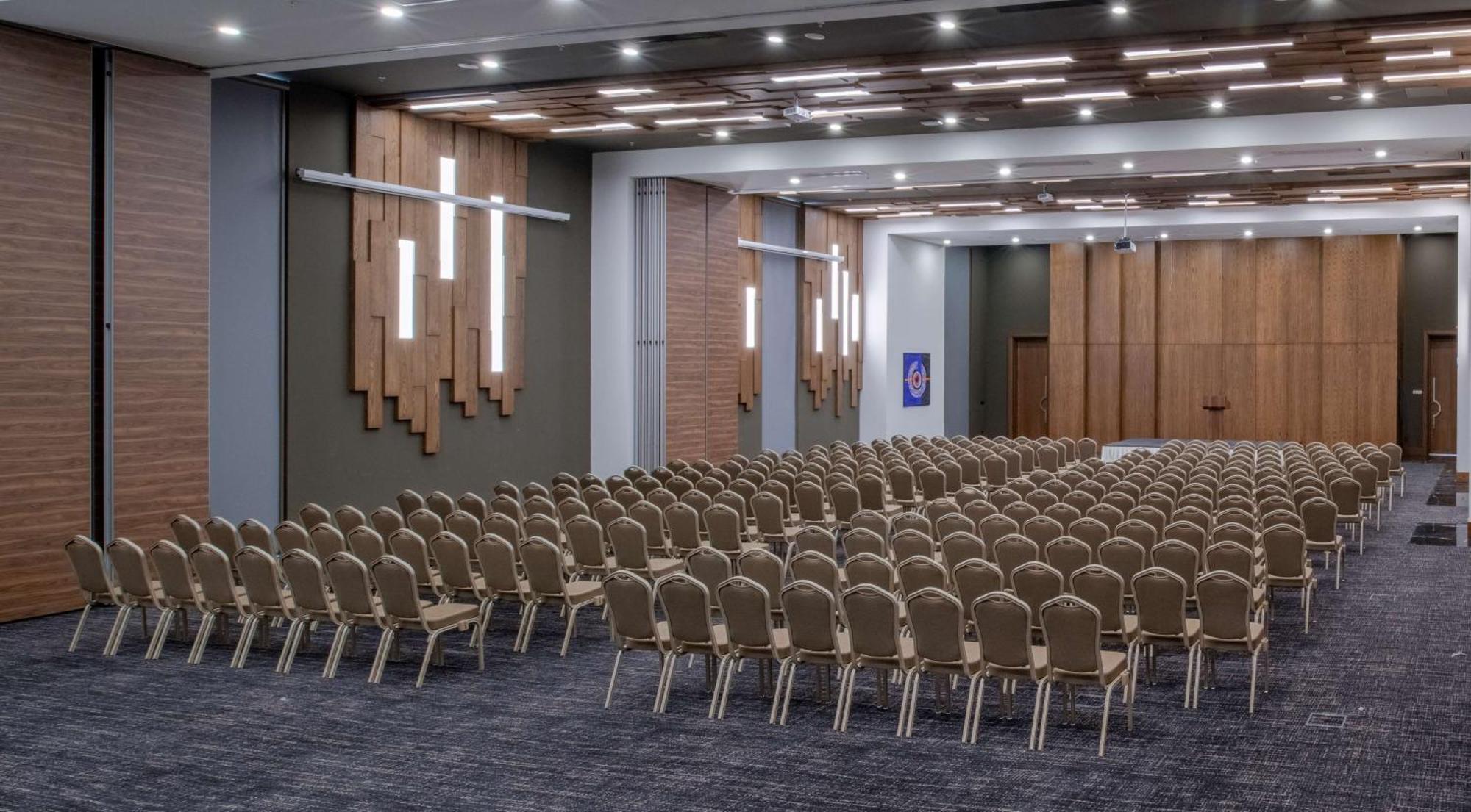 Отель Doubletree By Hilton Маниса Экстерьер фото